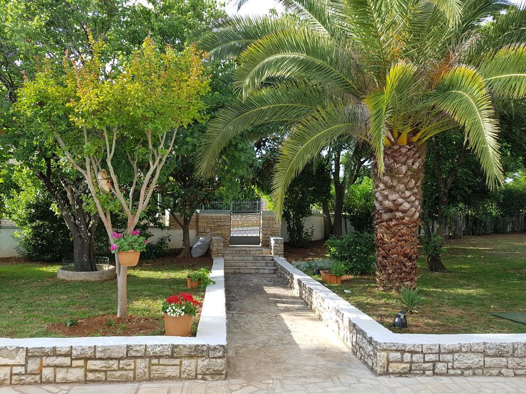 Villa Rosa With Yard And Children'S Playground Tar-Vabriga Εξωτερικό φωτογραφία