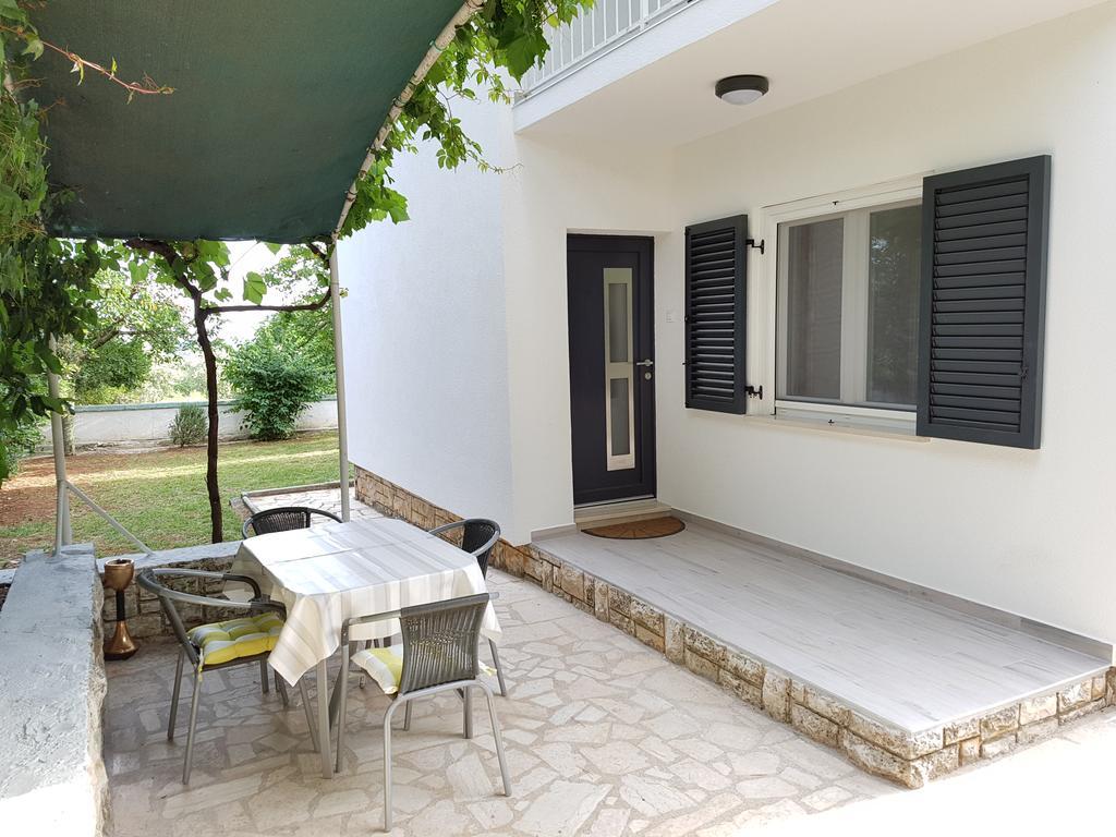Villa Rosa With Yard And Children'S Playground Tar-Vabriga Εξωτερικό φωτογραφία