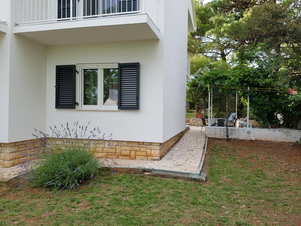 Villa Rosa With Yard And Children'S Playground Tar-Vabriga Εξωτερικό φωτογραφία